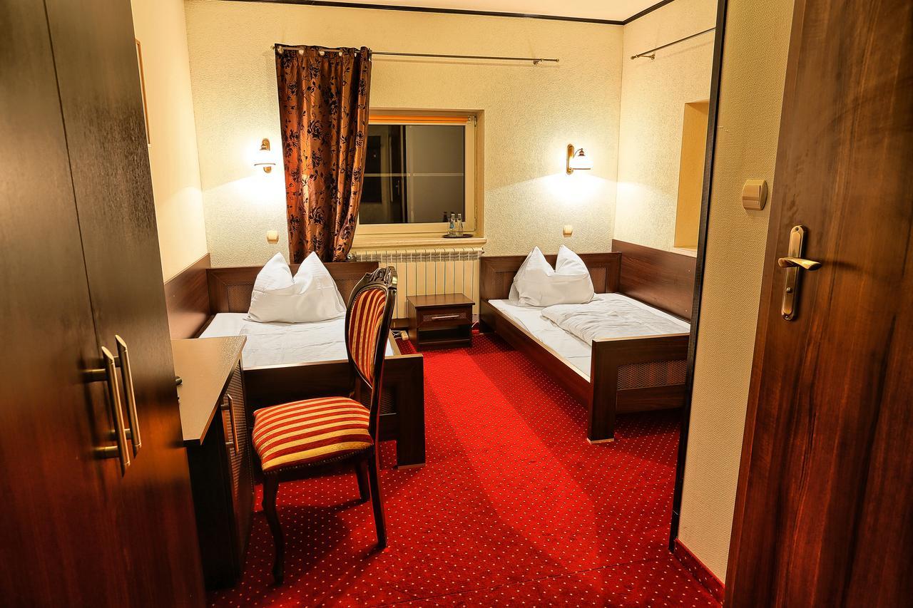 Hotel Zodiak 라돔스코 외부 사진