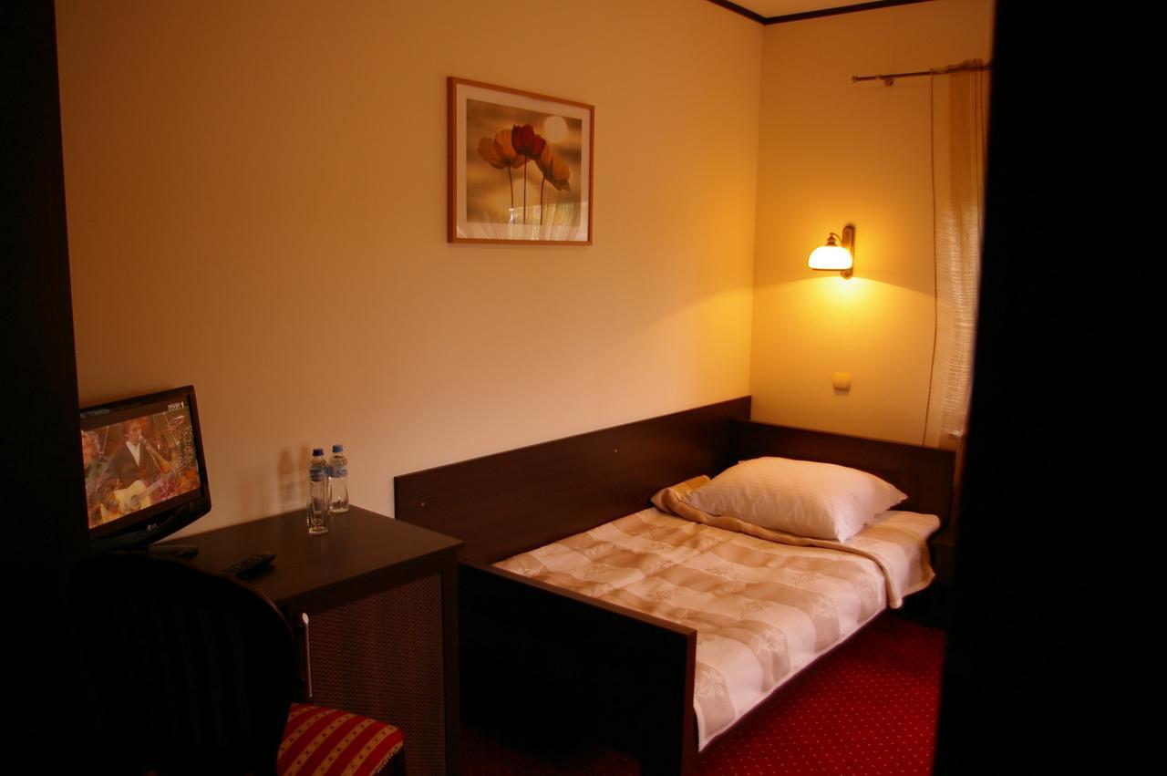 Hotel Zodiak 라돔스코 외부 사진