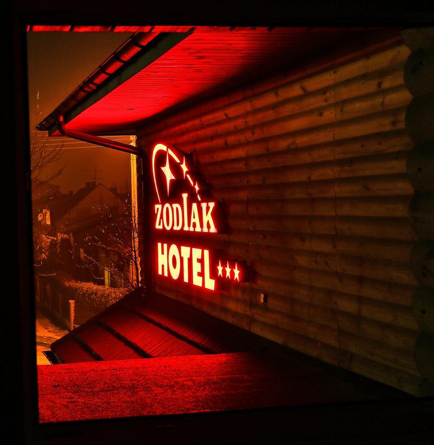 Hotel Zodiak 라돔스코 외부 사진