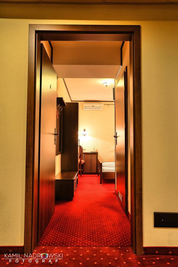 Hotel Zodiak 라돔스코 외부 사진
